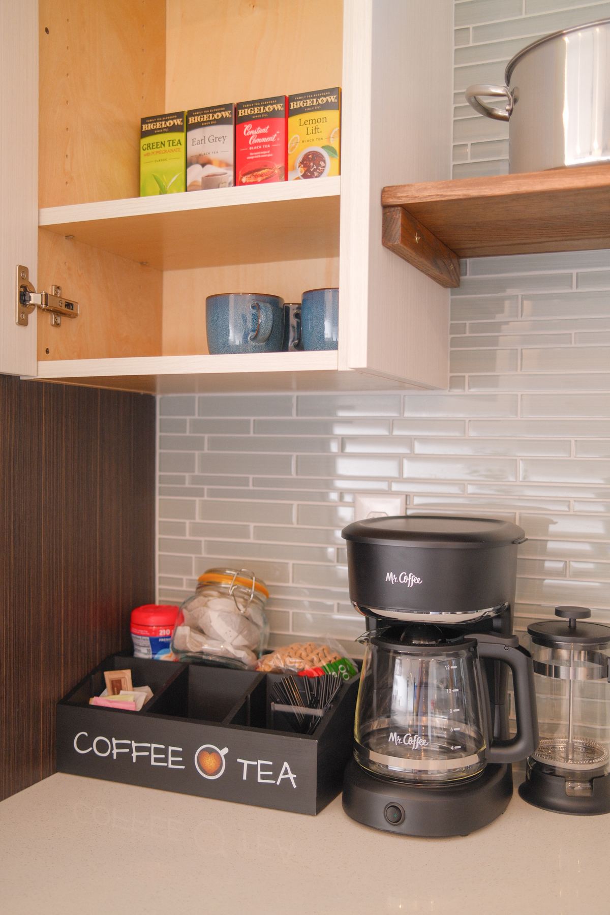 Coffee and tea bar with drip maker and French press
